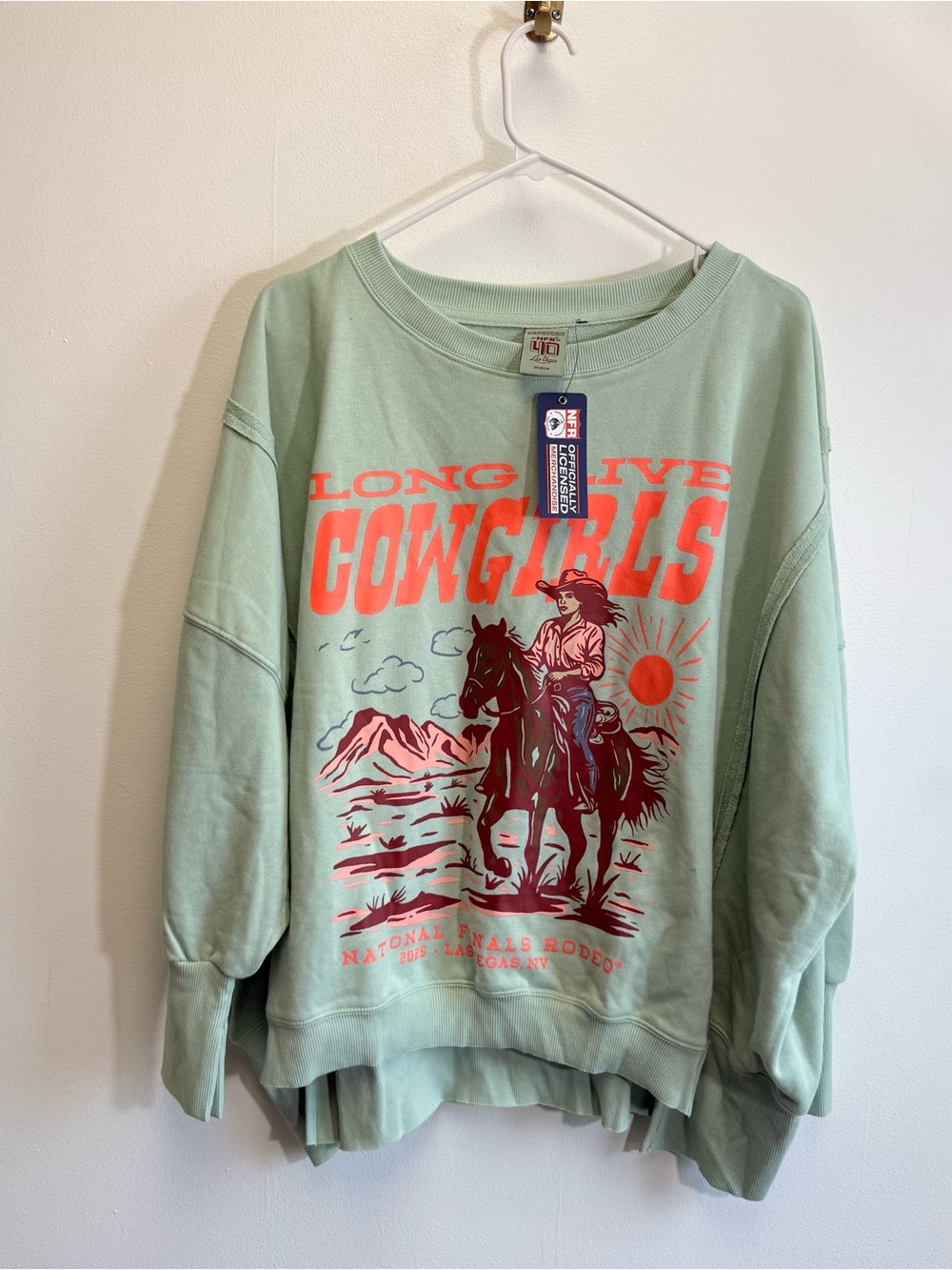 NWT NFR Long Live Cowgirls Droptail Oversized Sweatshirt Las Vegas Medium Rodeo